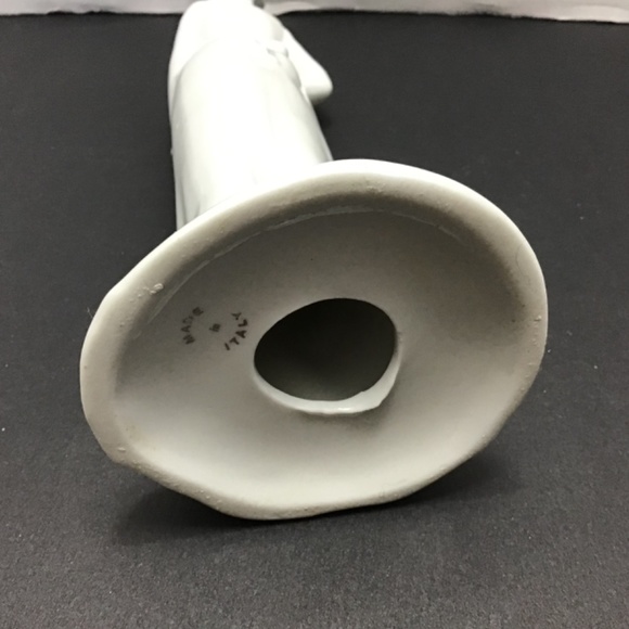 White Porcelain Lady with umbrella and handkerchief trimmed with gold Italy - Picture 5 of 8